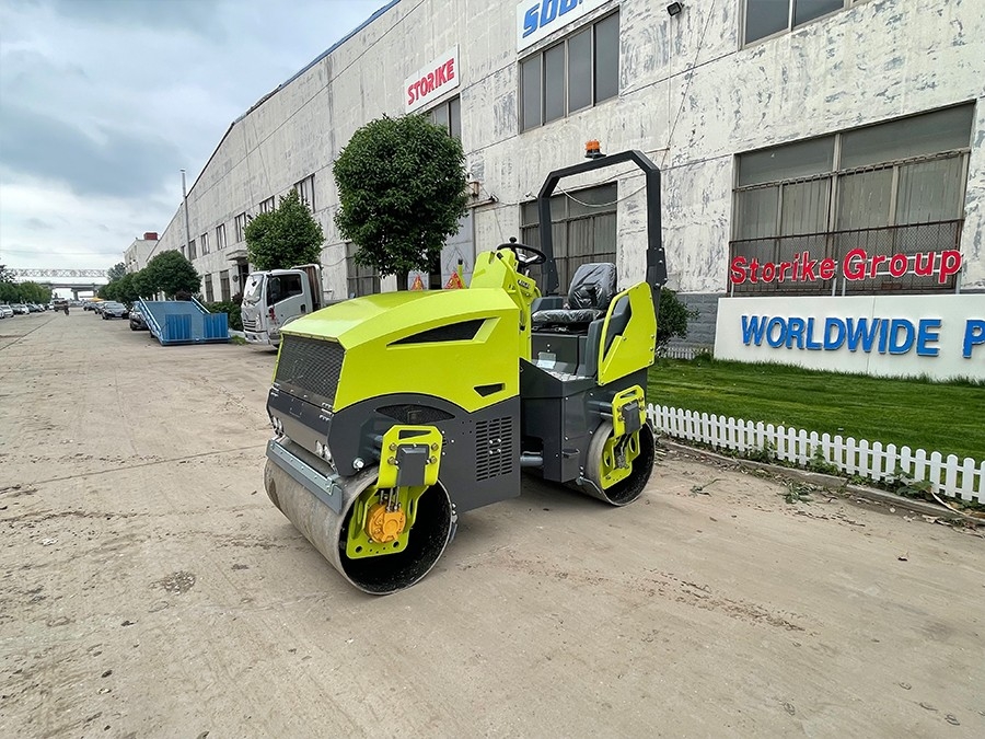 新款3噸小型座駕式壓路機(jī)BM3000